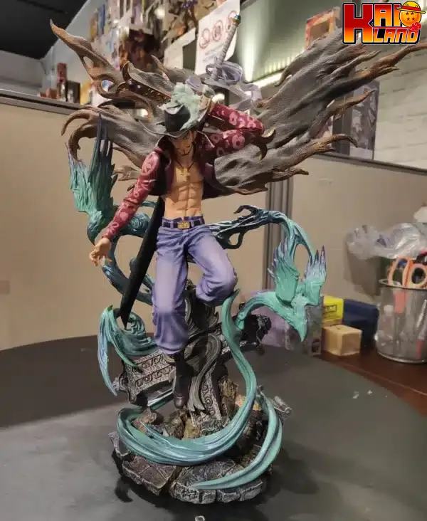 One Piece SuperBomb Studio Mihawk 2.0 Resin Statue 2