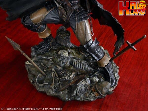 Berserk Medicos Guts Black Swordsman PVC 5