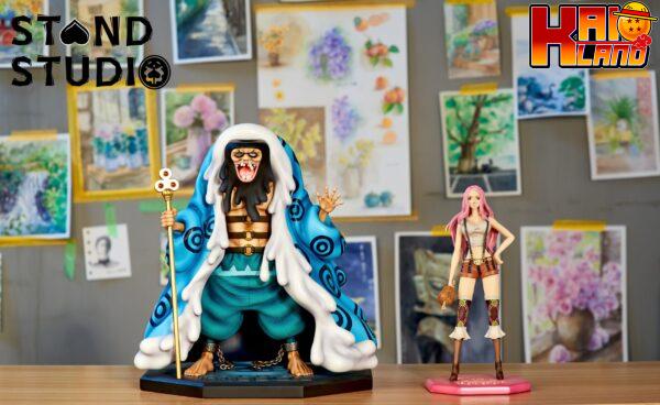 One Piece Stand Studio Trebol Resin Statue 4 scaled