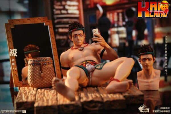 Original Milk Club Studio Selfie of Ji Resin Statue 3