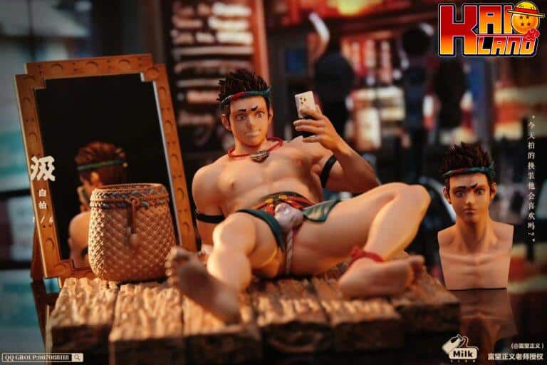 Original Milk Club Studio Selfie of Ji Resin Statue 3