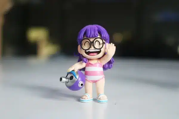 Dr Slump League Studio Swimsuit Arale Resin Statue 1 scaled