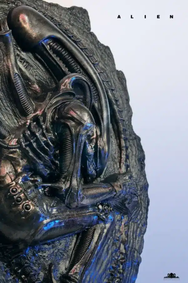 Deep Tale Studio Alien Resin Statue 2